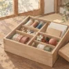 おせちの木箱を裁縫道具や小物の収納へ再利用した例