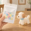 専用ペレットの補充袋と、ペレットで作った作品のイメージ
