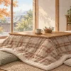 秋の景色が見える居間に用意したこたつ