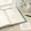 予定を確保する日を丸で示した手帳のイラスト
